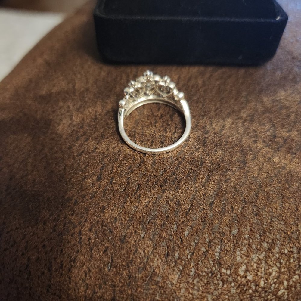 Beautiful Crown Ring - Picture 2 of 3